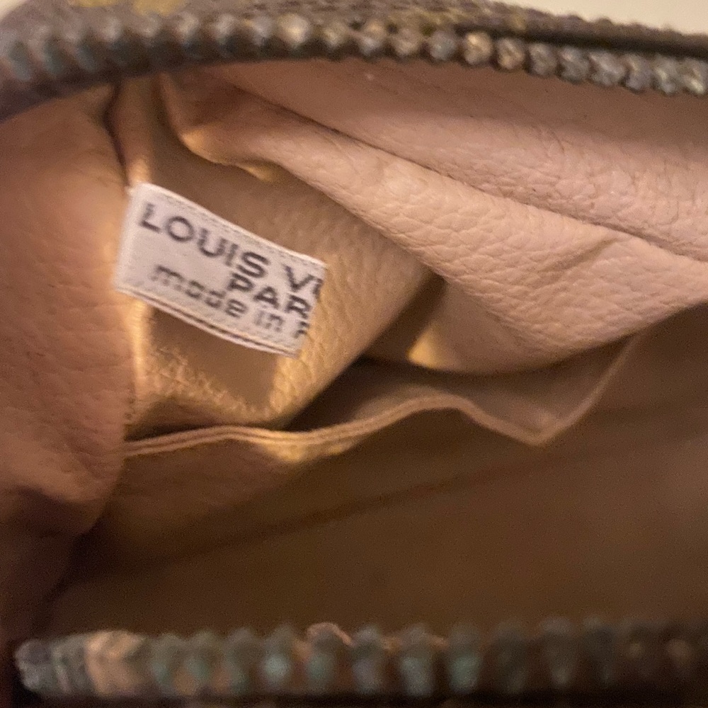 Louis Vuitton Toiletry bag! - Picture 11 of 11